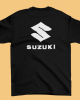 Alitakia me papakia Suzuki - Mαύρο Μπλουζάκι Unisex Alitakia me papakia Suzuki - Mαύρο Μπλουζάκι Unisex