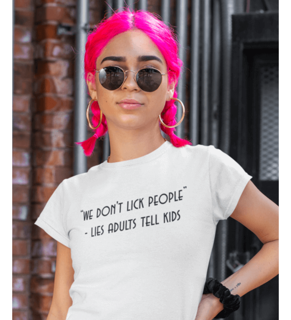 we don't lick people - lies adults tell kids Μπλουζάκι Γυναικείο